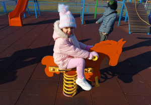 Maja na koniku.