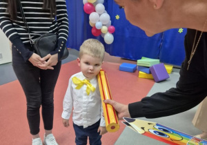 Fabian pasowany na przedszkolaka.