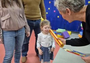 Olek pasowany na przedszkolaka.