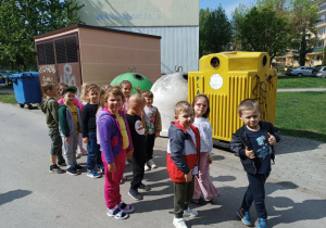 Rozpoznawanie koszy do segregacji odpadów.