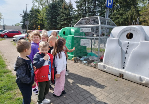 Rozpoznawanie koszy do segregacji odpadów.
