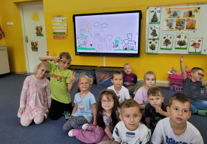 Wspólne zdjęcie dzieci.