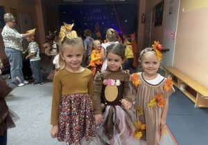 Oliwia, Hania i Laura na balu.