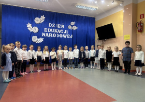 Dzieci z grupy "Jeżyki" podczas występu.