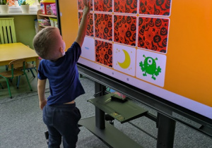 Antoś szuka odpowiedniego obrazka