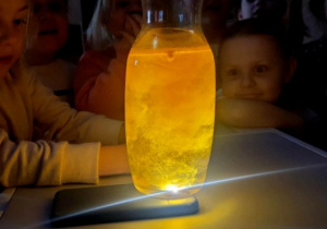 eksperyment spadających gwiazd