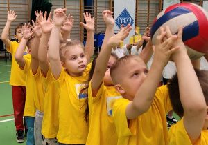 Konkurencja z piłką.