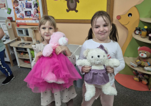 Zosia i Amelka z misiami