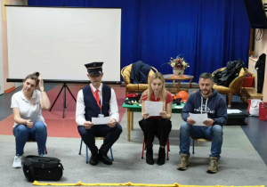 Pracownicy Polregio recytują wiersz J. Tuwima pt. "Lokomotywa".