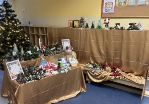 Stroiki i ozdoby przygotowane na kiermasz.