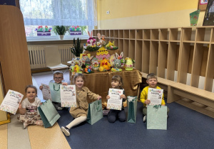 Laureaci konkursu z grupy "Pszczółki".