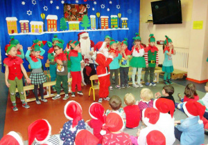 Mikołaj przybył do naszych przedszkolaków