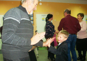taniec dziadka z wnuczkiem