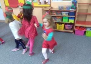 Tańce dzieci.