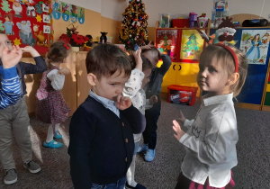"Świeć gwiazdeczko" - taniec dzieci.