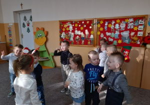 Ruchowa prezentacja piosenki "Mikołaj".