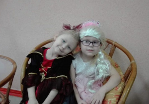 Małe księżniczki - Natalka i Olga.
